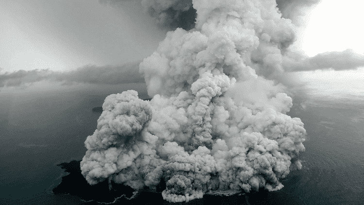 Indonesia: Entró en erupción el volcán Kratatoa