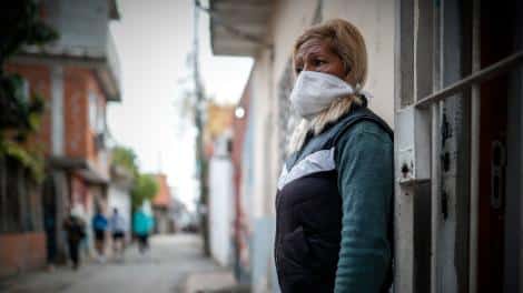 Un nuevo récord de contagios alerta al Gobierno
