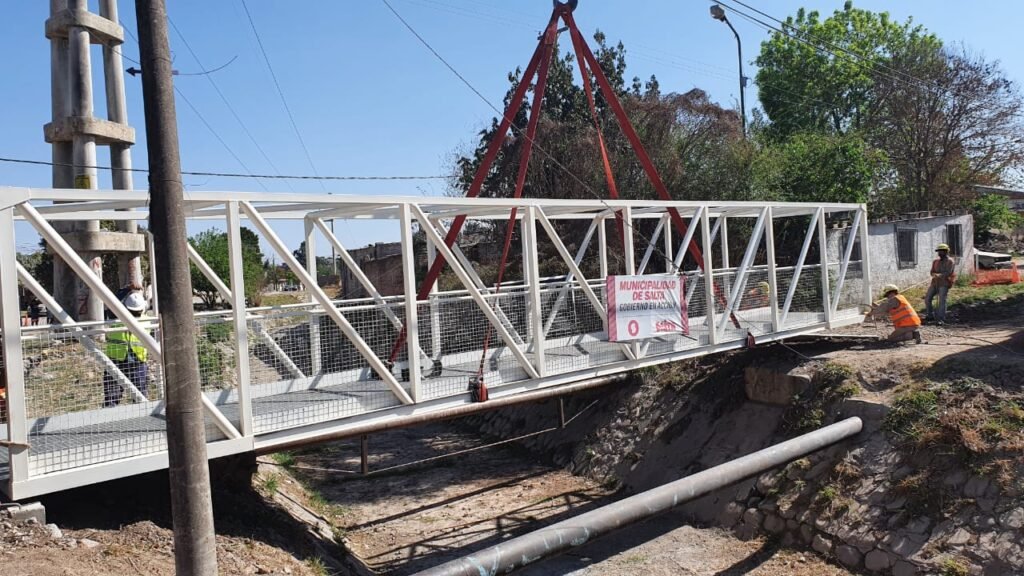 Villa Luján: se realizó el montaje del puente peatonal