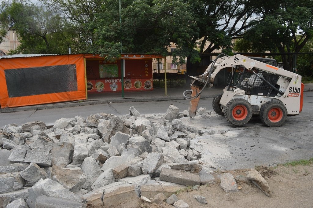 Avenida Roberto Romero: el municipio repara el pavimento