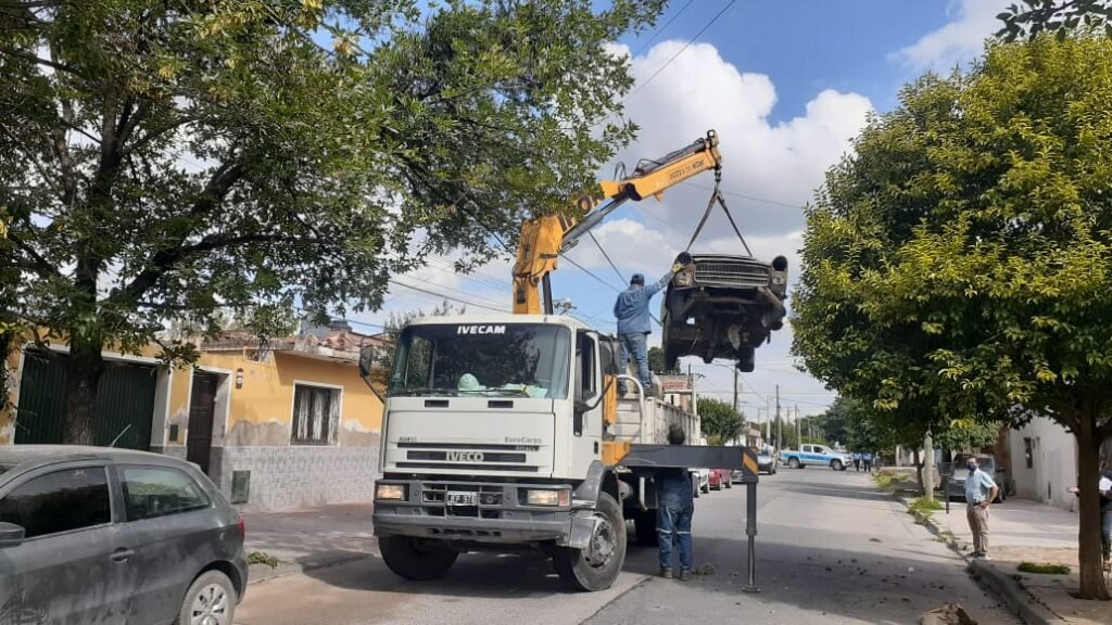 La Municipalidad lleva retirados 140 autos abandonados de la vía pública