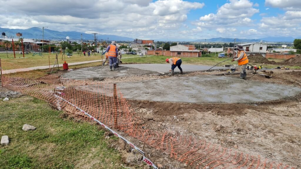 Avanzan las obras en las plazas de los barrios