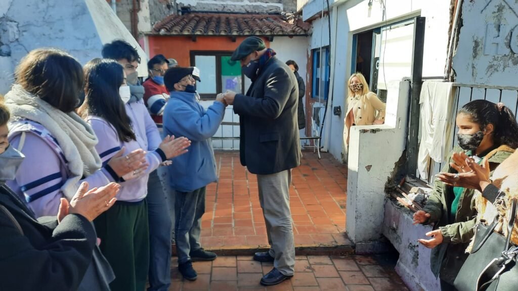 Refugio Municipal: alumnos entregaron ropa y elementos de higiene