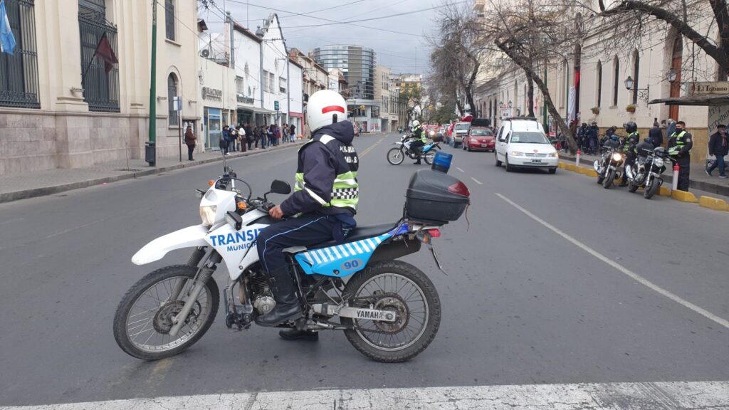 Actos por Güemes: operativos de tránsito en la ciudad