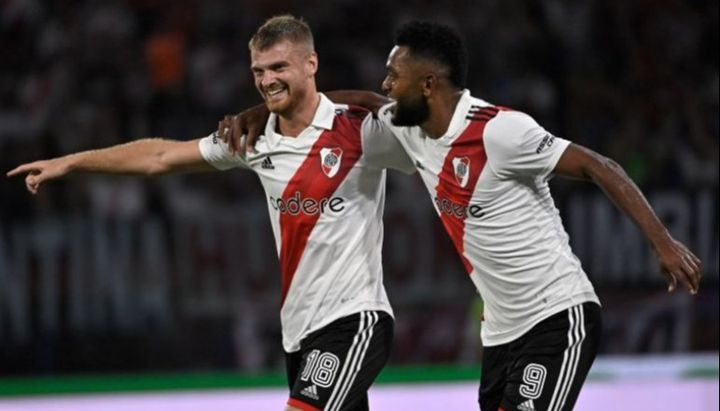 River venció a Godoy Cruz y es el único escolta del campeonato