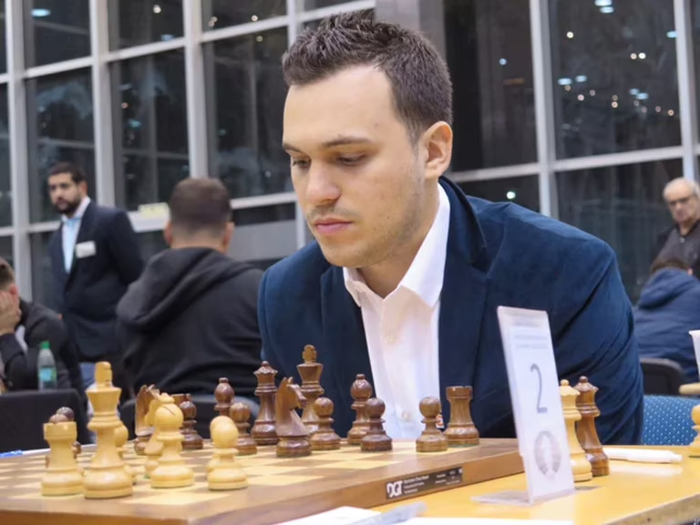 El mejor ajedrecista argentino cambió de bandera y jugará para España