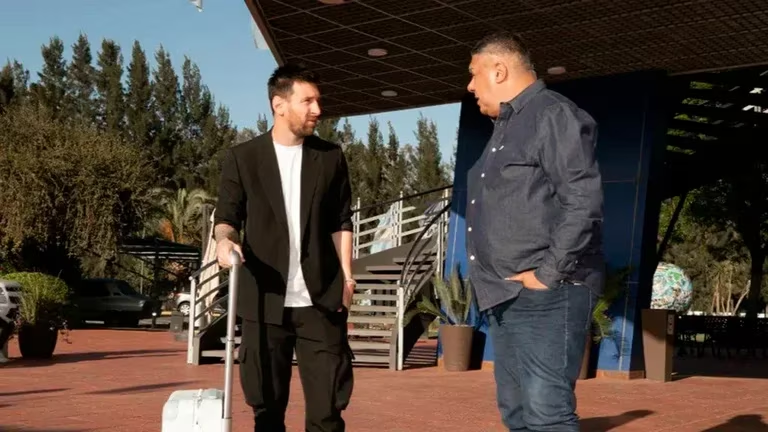 Messi llegó a la Argentina para sumarse a la Selección